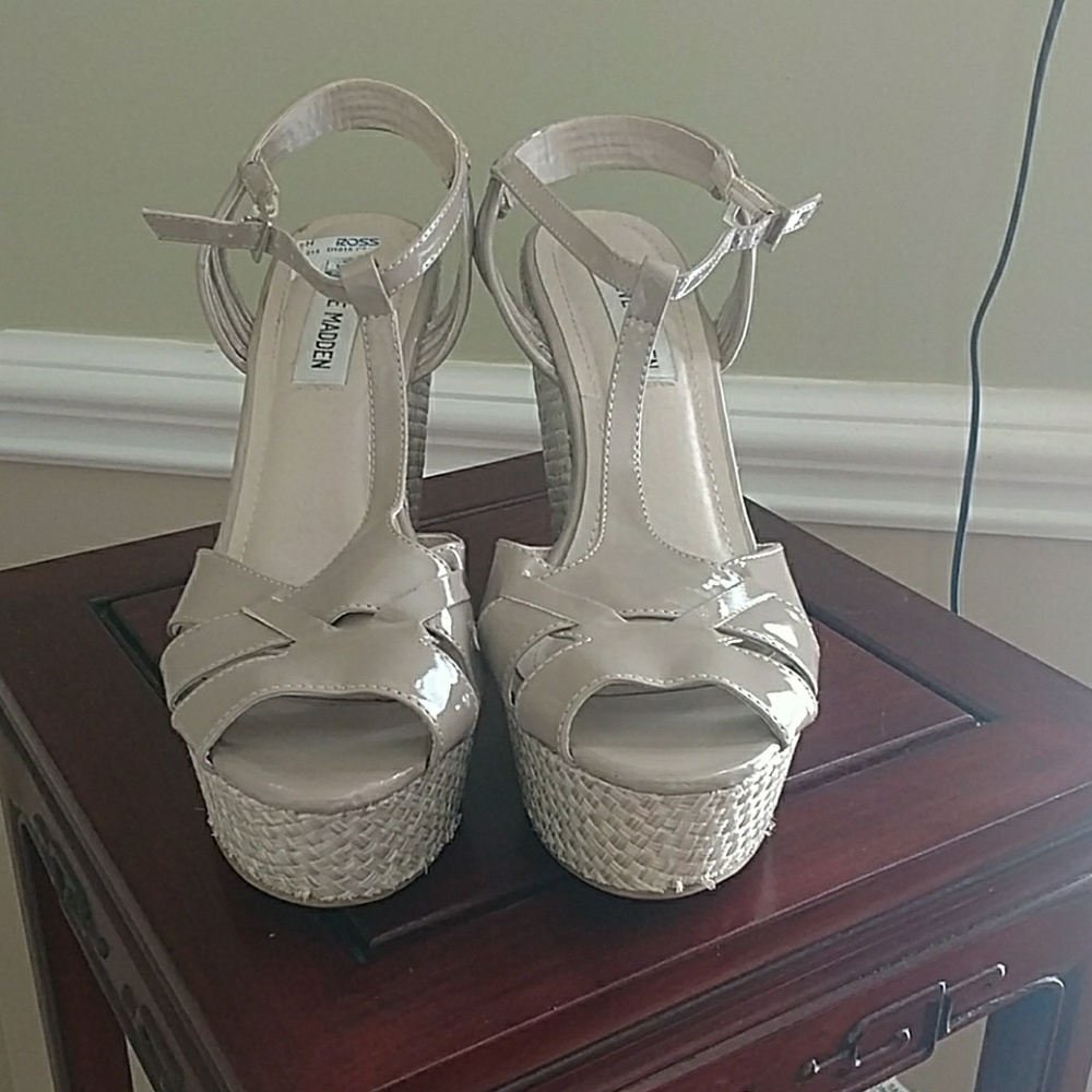 Steve Madden Beige sandals